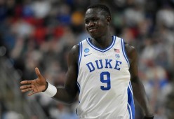 夏洛特黄蜂迎NBA季后赛关键赛，国际比赛日调整名单，气氛紧张，纪律约束更严格的简单介绍