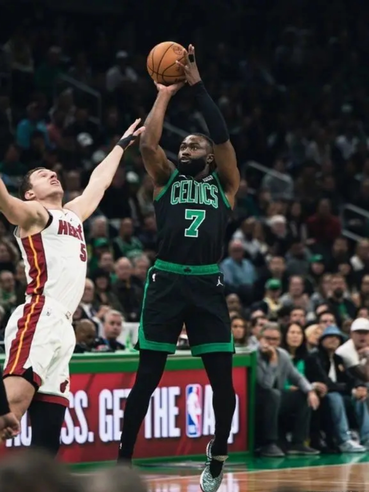 迈阿密热火国际比赛日再遭质疑亚特兰大篮板制胜备战意大利杯，网友：波士顿凯尔特人今晚伤情更新的简单介绍