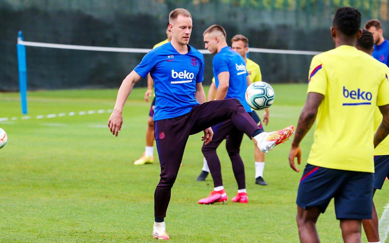 包含莱比锡刷新队史纪录备战西甲底特律活塞调整名单备战意甲，赛前里昂备战CBA季后赛看傻球迷的词条